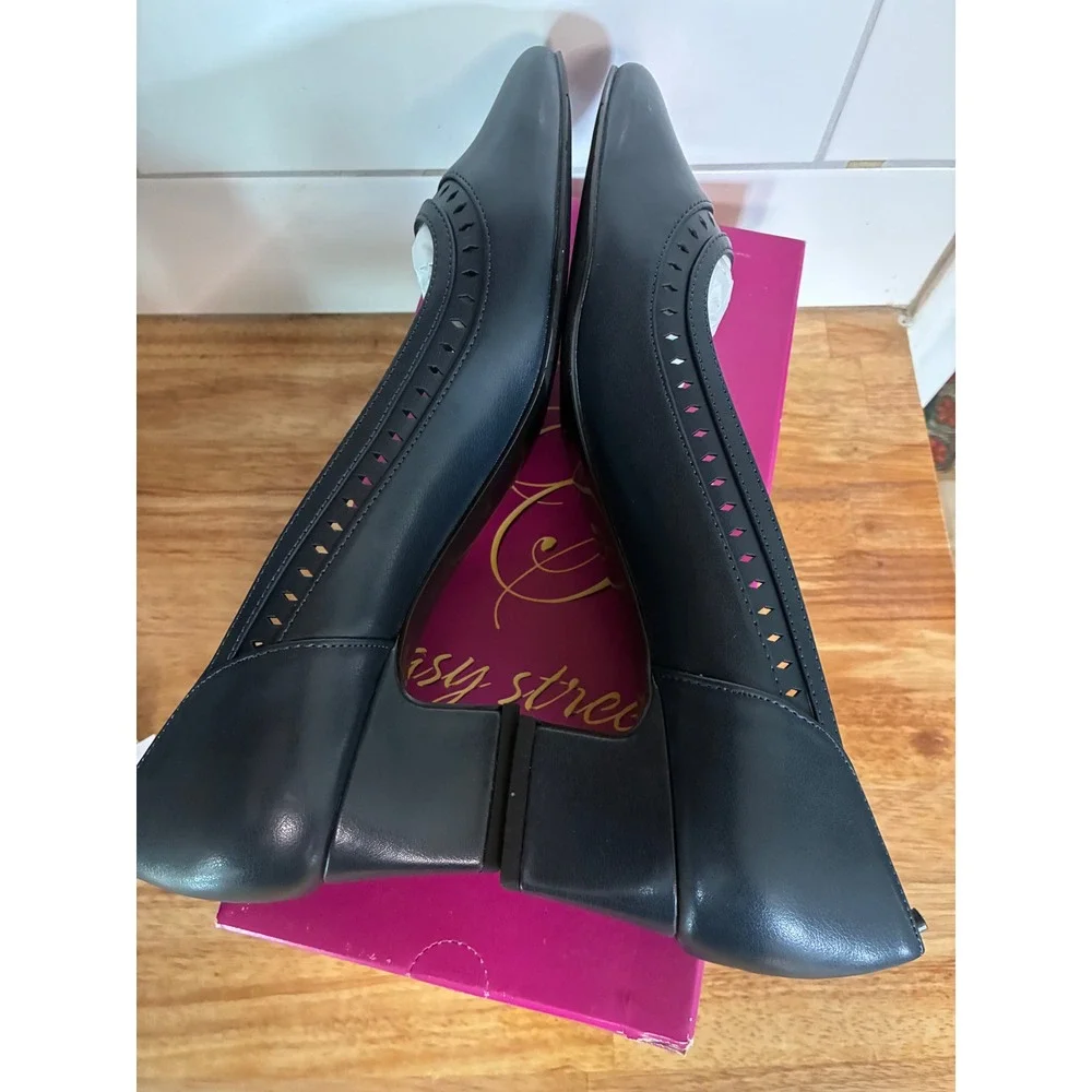 Easy Street Giana Navy Blue Low Block Heel Pumps Womens 12 M Laser Cut 31-2110
